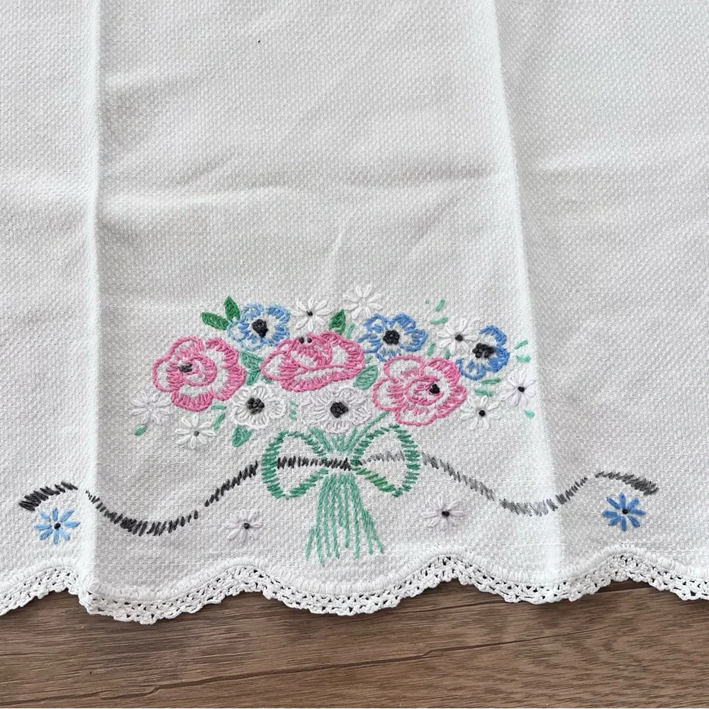 Vintage 2 PCs Rectangle‎ Hand Embroidered Cotton Table Cloth Napkin 23” X 16.5”